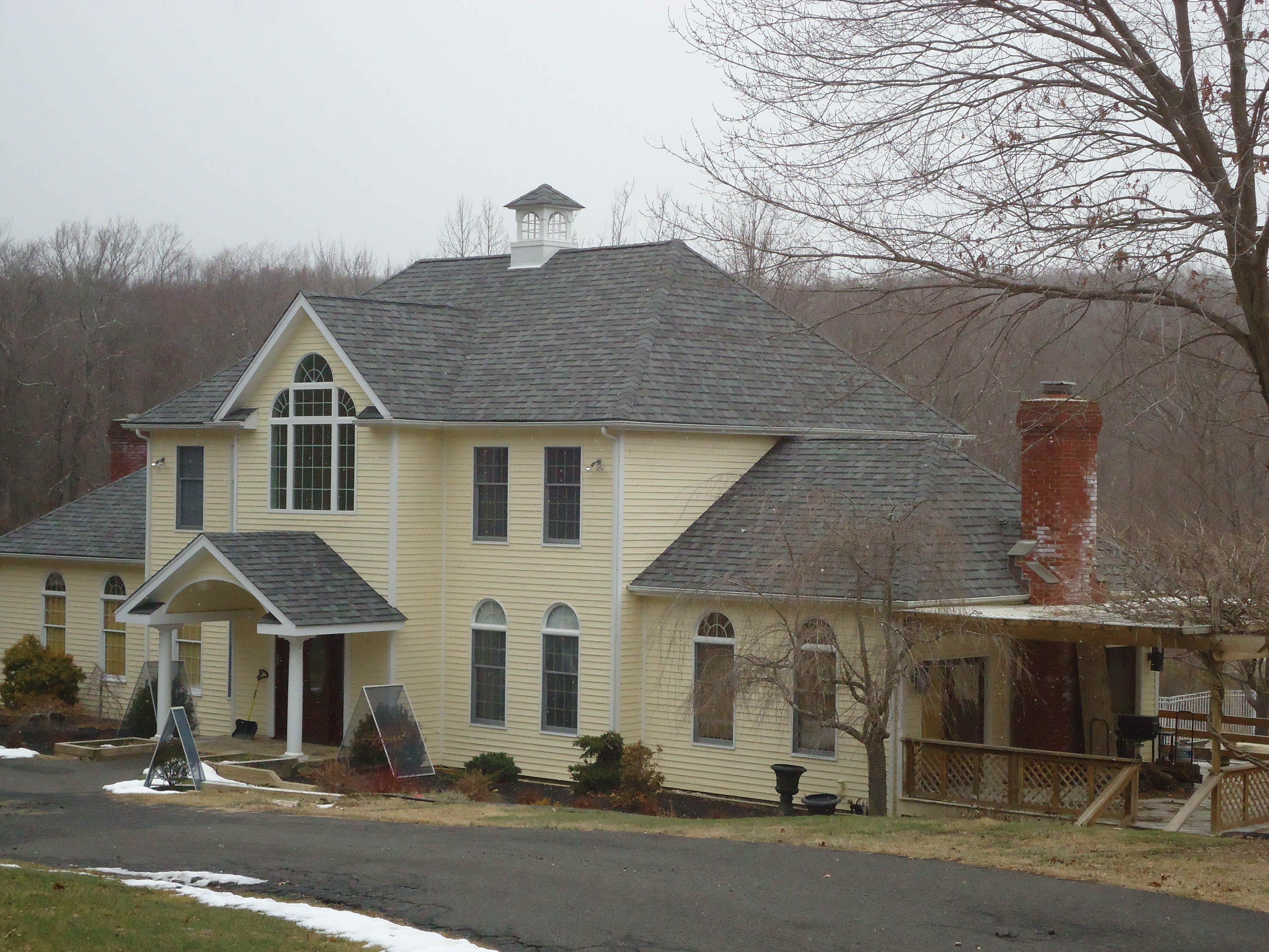 Building photograph for 27 LAUREL HILL RD